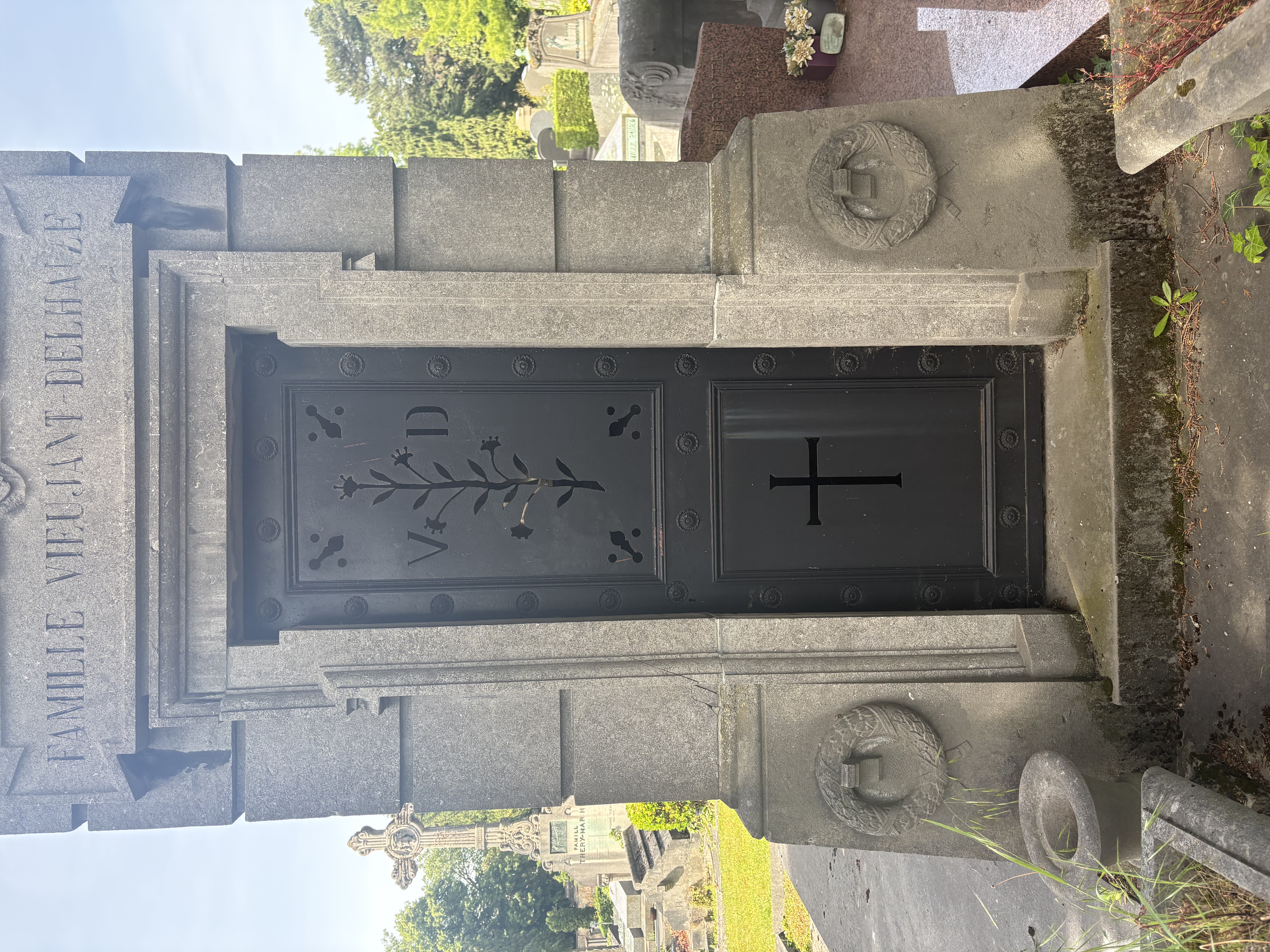 Tombe de la Famille Vieujant Delhaize